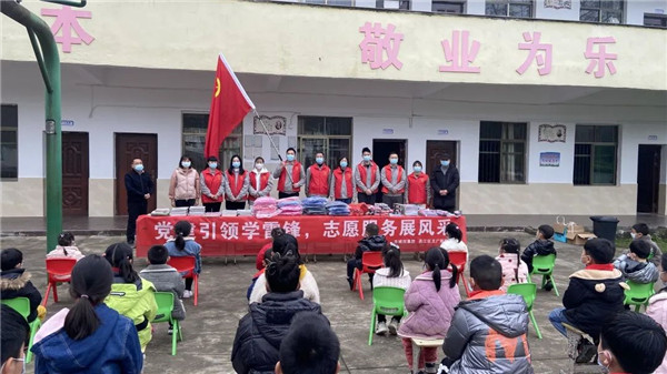 市城投集團(tuán)開(kāi)展“黨建引領(lǐng)學(xué)雷鋒,志愿服務(wù)展風(fēng)采”送溫暖活動(dòng)